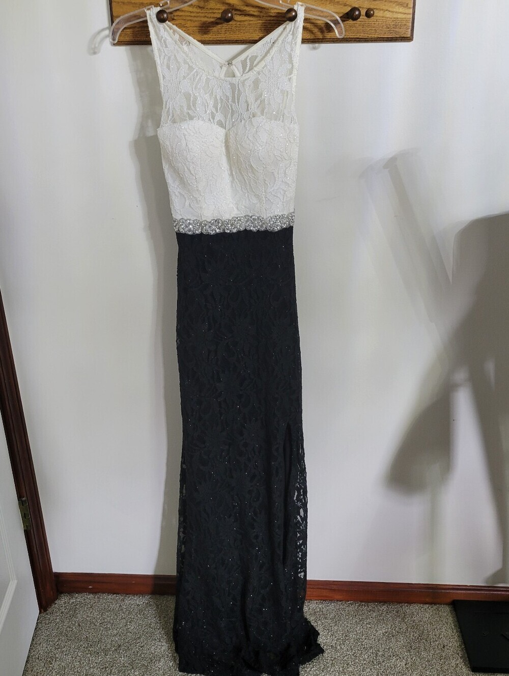City Triangles Elegant Two-Tone Lace Evening Dress w/ Embellished Waist, Size 7